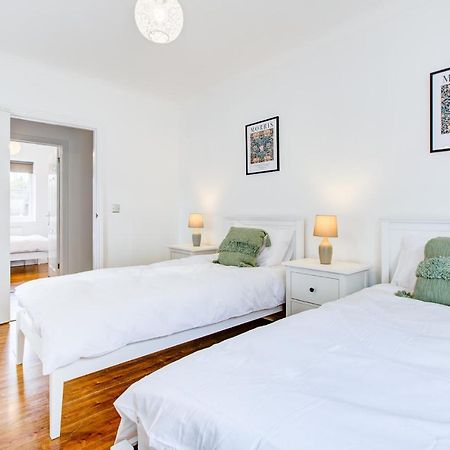 Stylish Two Bedroom Apartment With Free Parking! Romford Luaran gambar