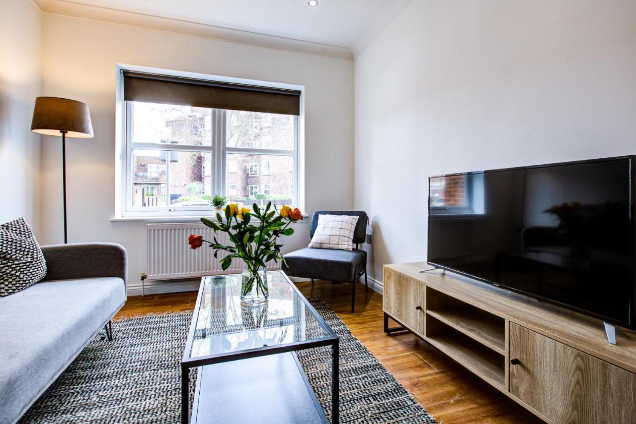 Stylish Two Bedroom Apartment With Free Parking! Romford Luaran gambar